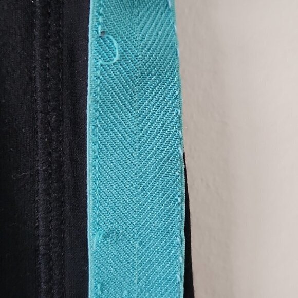LULULEMON | Capri leggings black turquoise stripes sz 4 - Picture 3 of 4